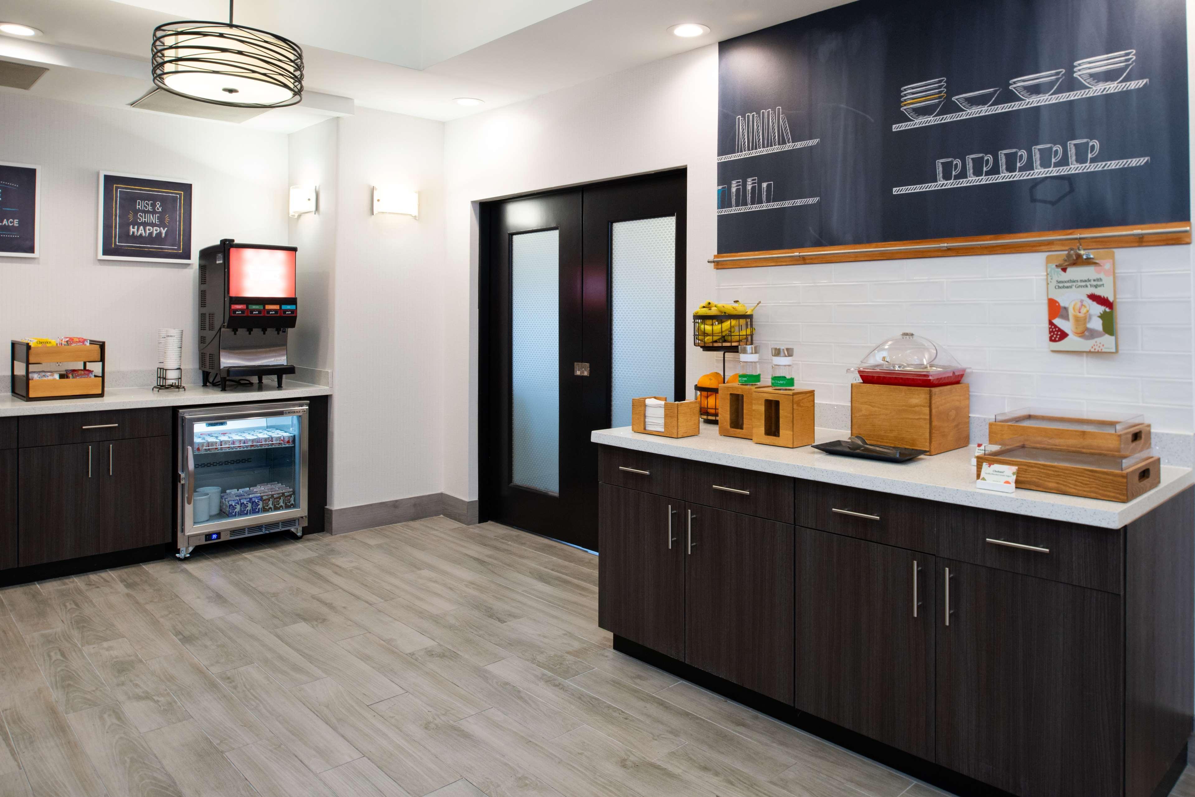Hampton Inn Kansas City Northeast Exterior foto