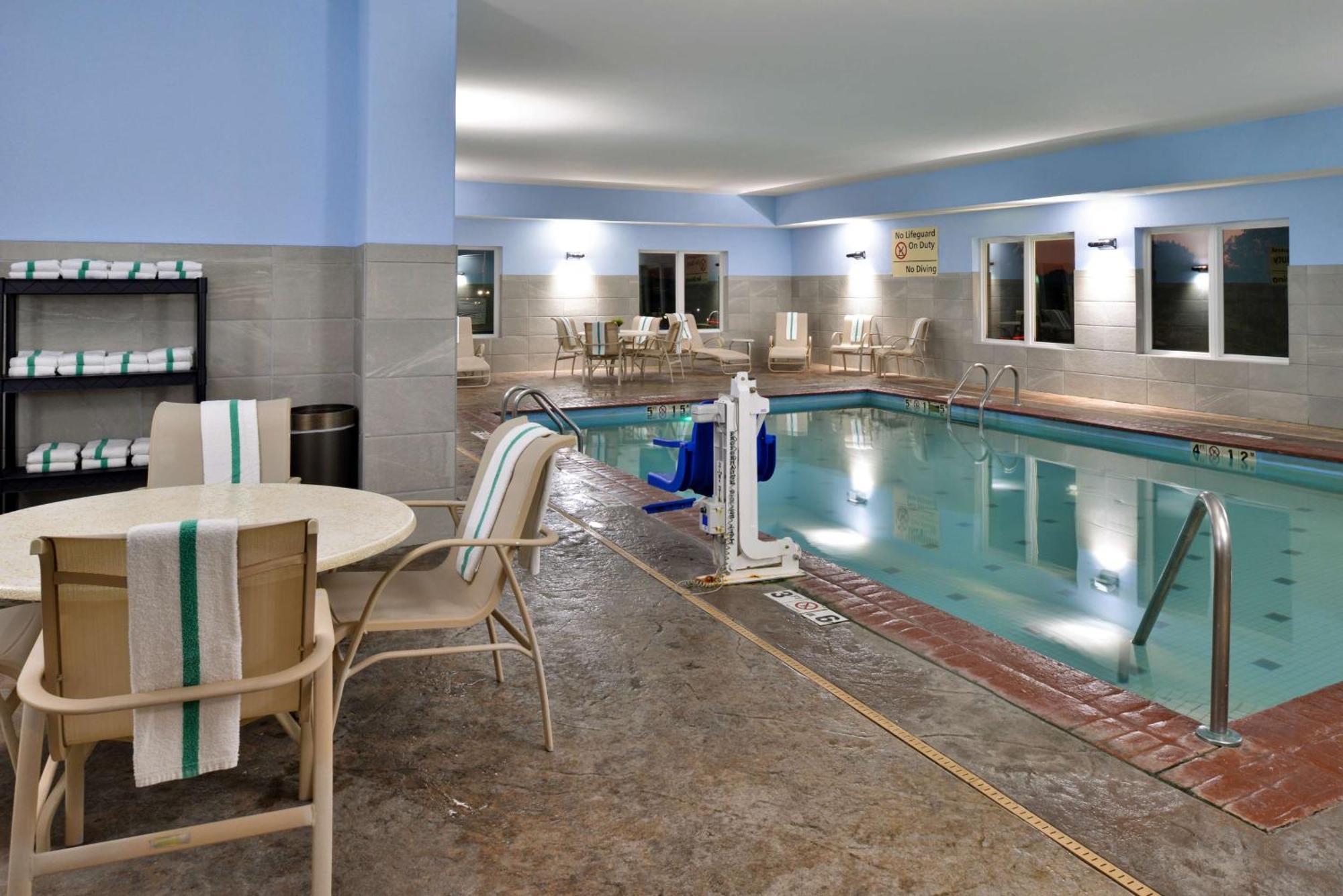 Hampton Inn Kansas City Northeast Exterior foto