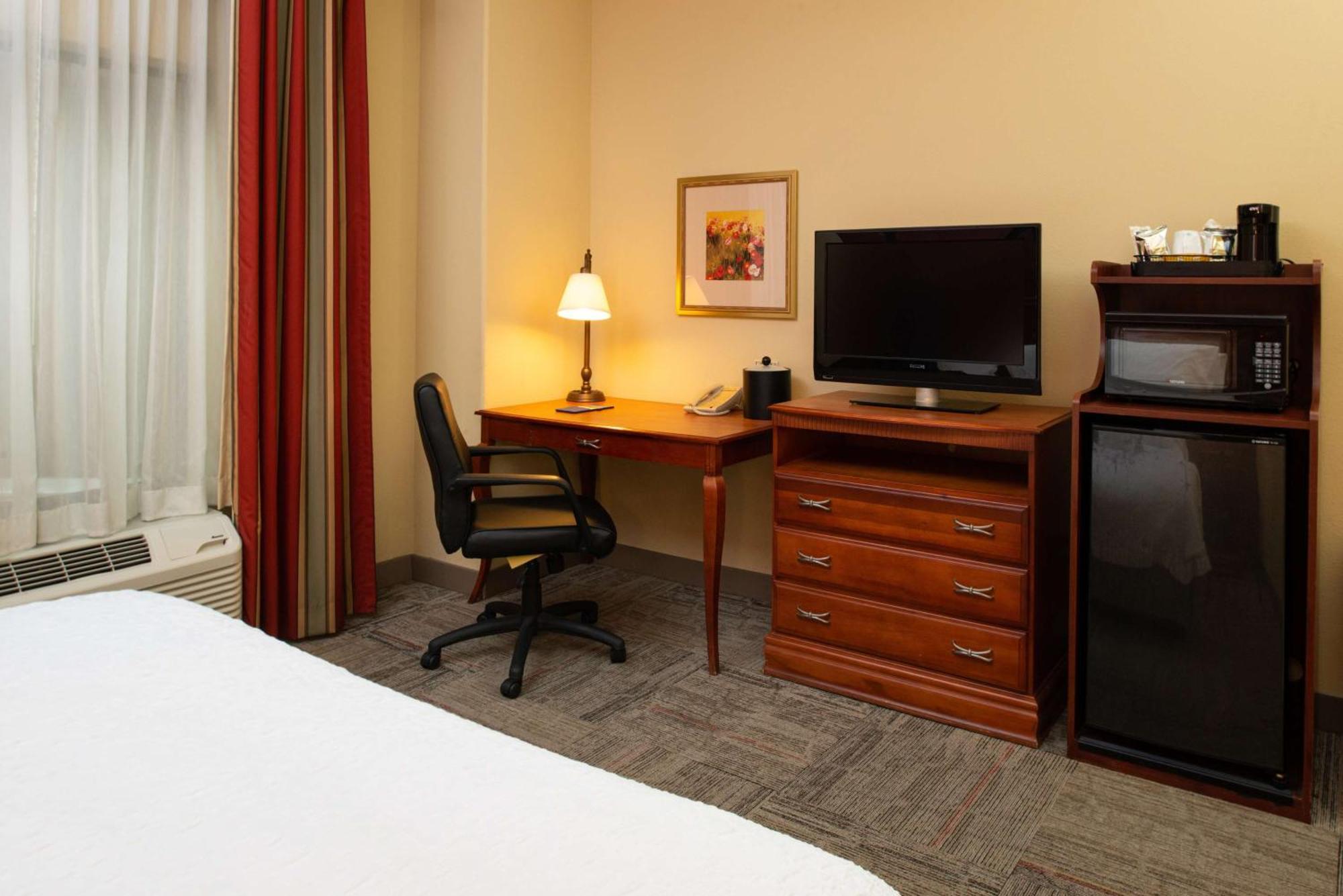 Hampton Inn Kansas City Northeast Exterior foto