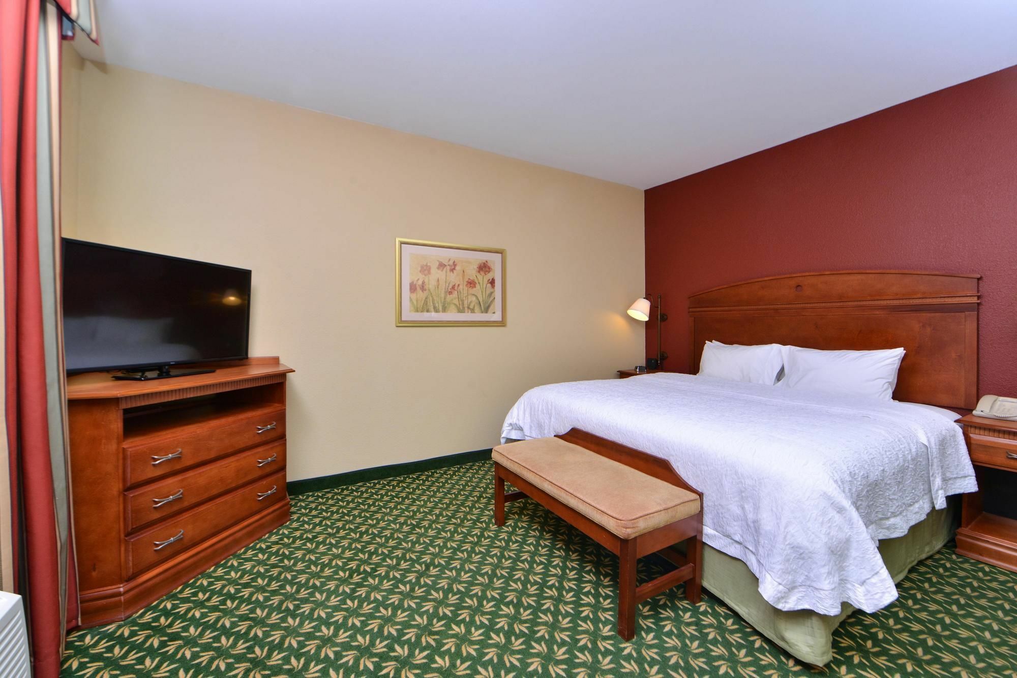 Hampton Inn Kansas City Northeast Exterior foto